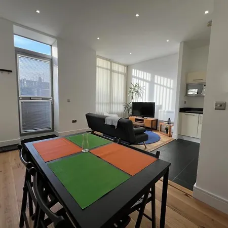 Delightful & Spacious Flat In London - Peckham
